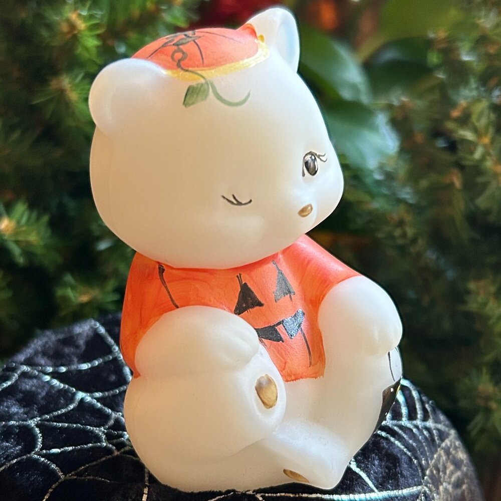 MINT Limited Edition Hand Painted Fenton Winking Halloween Bear in Pumpkin Costu - Picture 2 of 12